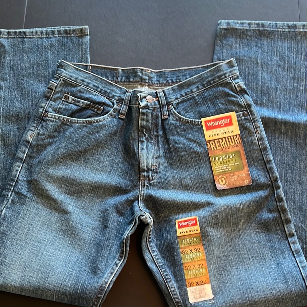 Wrangler 5-pocket jeans regular fit-33” x 32”-NWT